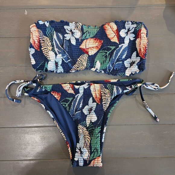 Hollister Swim Women's Navy Floral Print Smocked Bikini Set Size XL - Picture 1 of 9